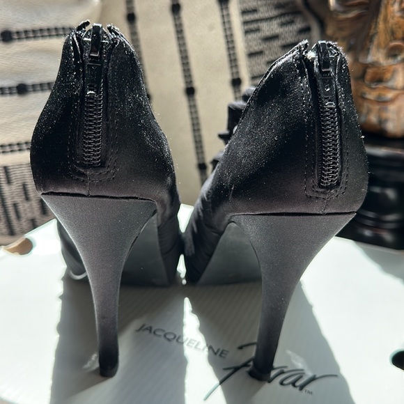 Beautiful Black ruffled heels - Picture 2 of 6